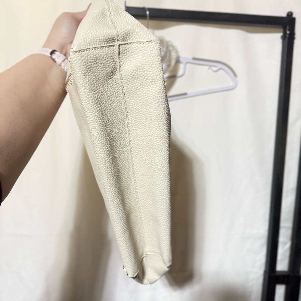 Badgley Mischka Off White Leather Shoulder Bag with Gold Chain Detail and Charm - Picture 7 of 7